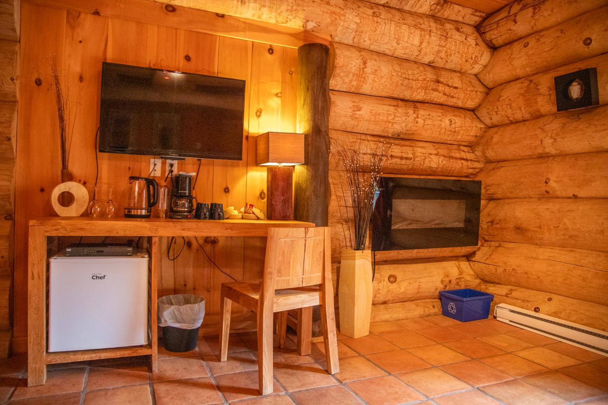 Auberge Couleurs de France Lac-Simon Extérieur photo
